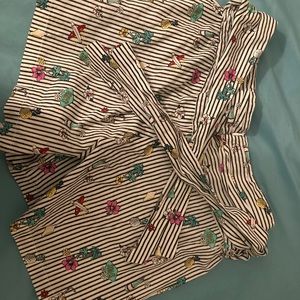 Cute short for Sommer in white with different colour on it in s